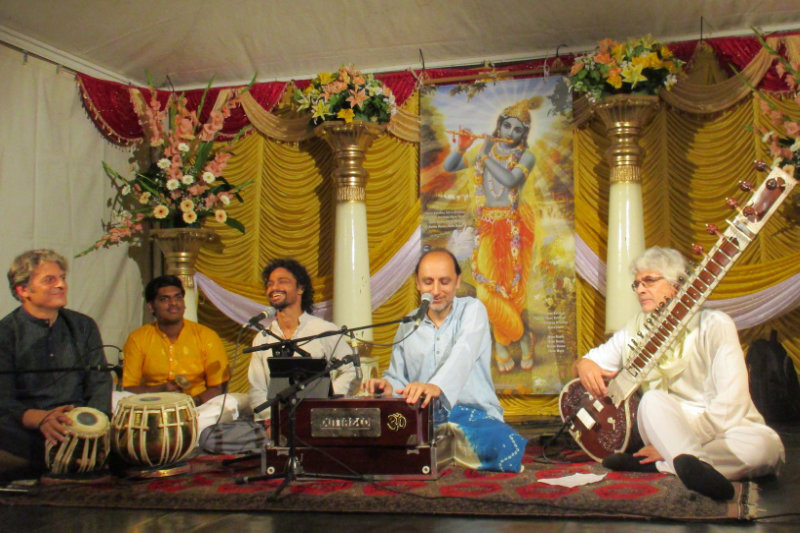 Janmashtami 2018, Konzert im Krishna Tempel Zürich mit Manish Vyas und Luca Carangelo (Tabla)